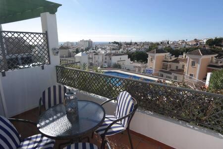 Amplio Apartamento Con Piscina Cerca De La Playa Нерха Екстериор снимка