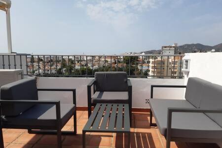 Amplio Apartamento Con Piscina Cerca De La Playa Нерха Екстериор снимка
