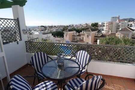 Amplio Apartamento Con Piscina Cerca De La Playa Нерха Екстериор снимка