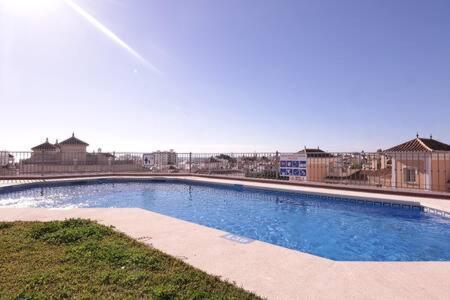 Amplio Apartamento Con Piscina Cerca De La Playa Нерха Екстериор снимка